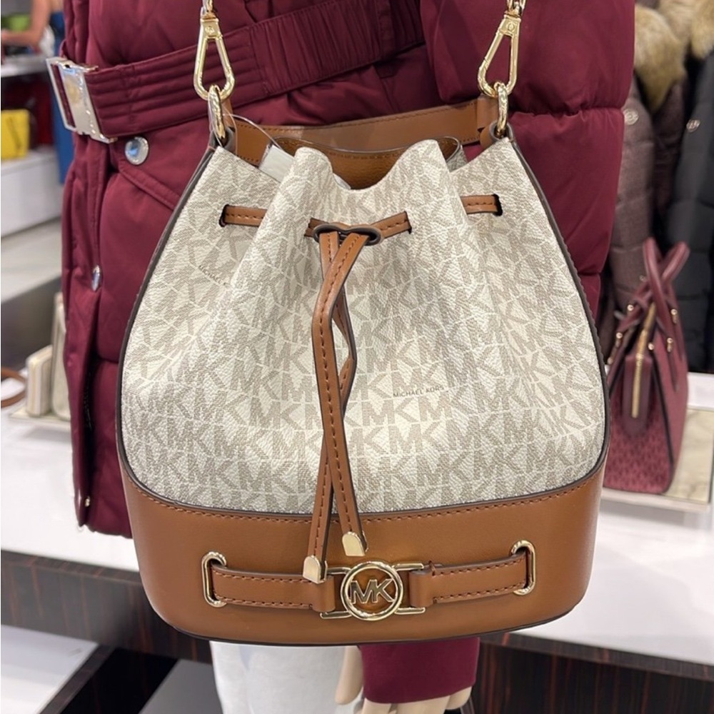 Michael Kors Reed Medium Belted Bucket Messenger Crossbody Handbag Vanilla MK - Picture 13 of 15